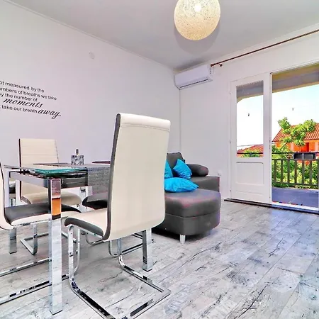 Marjana - Two Bedroom With Terrace And Partial Sea... 프리즈바