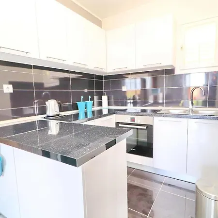 Marjana - Two Bedroom With Terrace And Partial Sea... * 프리즈바